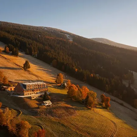 Wellness Hotel Lovcenka 3*